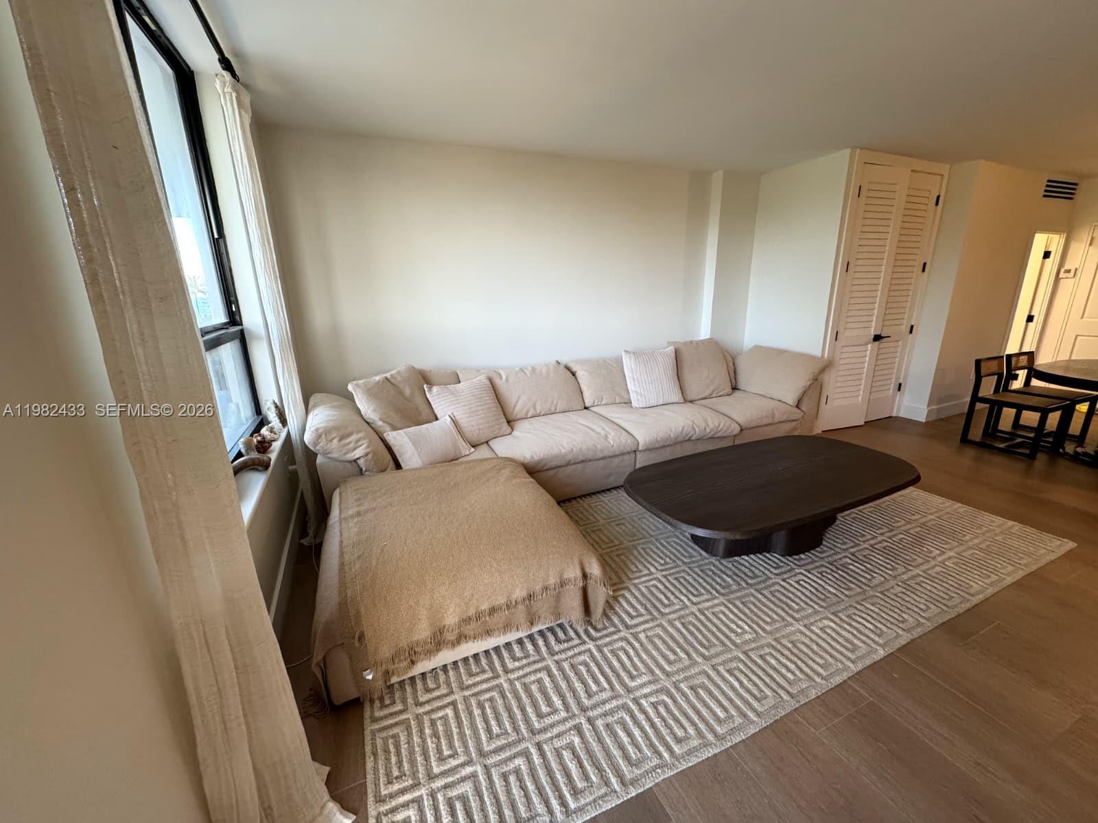 10185 Collins Ave 323