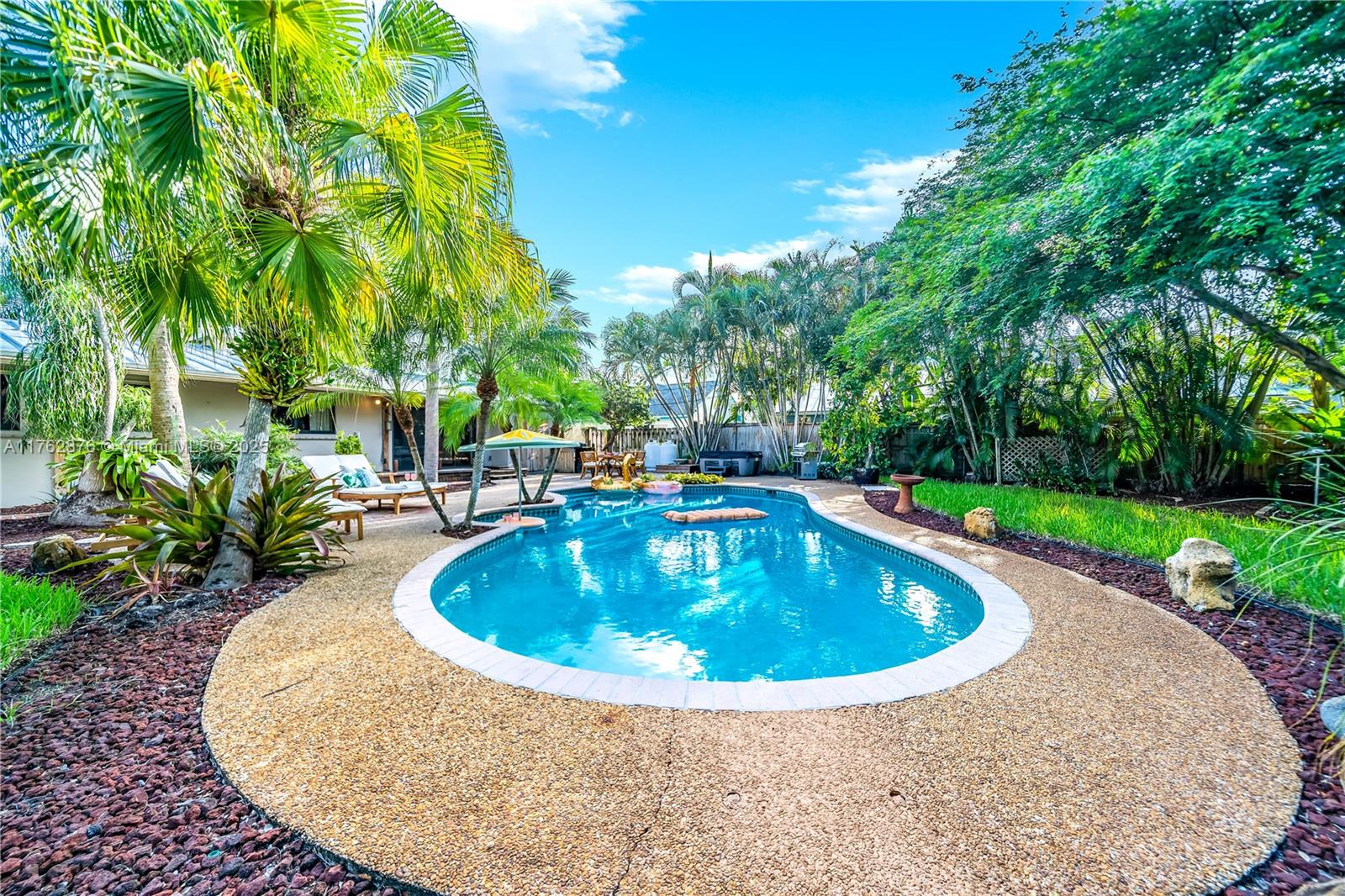 OAKLAND PARK SECOND ADD - Residential