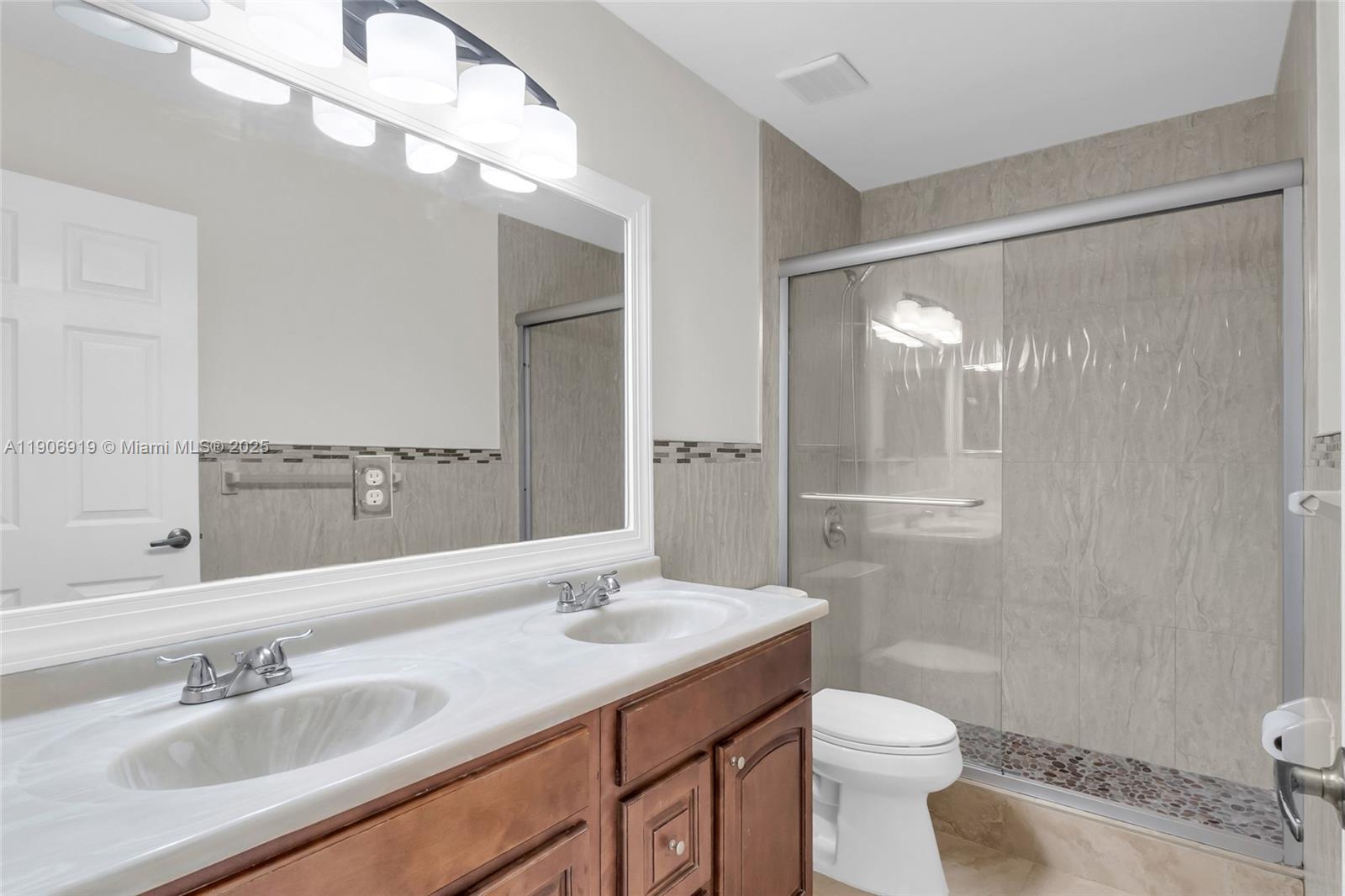 WYNDHAM LAKES NORTH - Residential