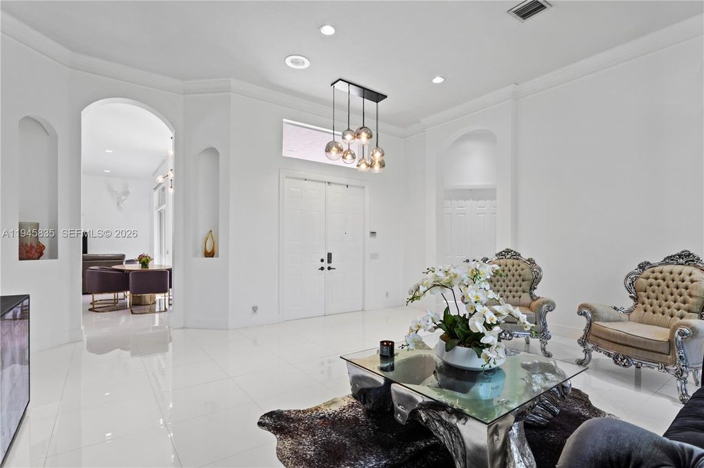 Photo of 1499 Victoria Isle Dr, Weston, FL 33327 (MLS # A11945835)