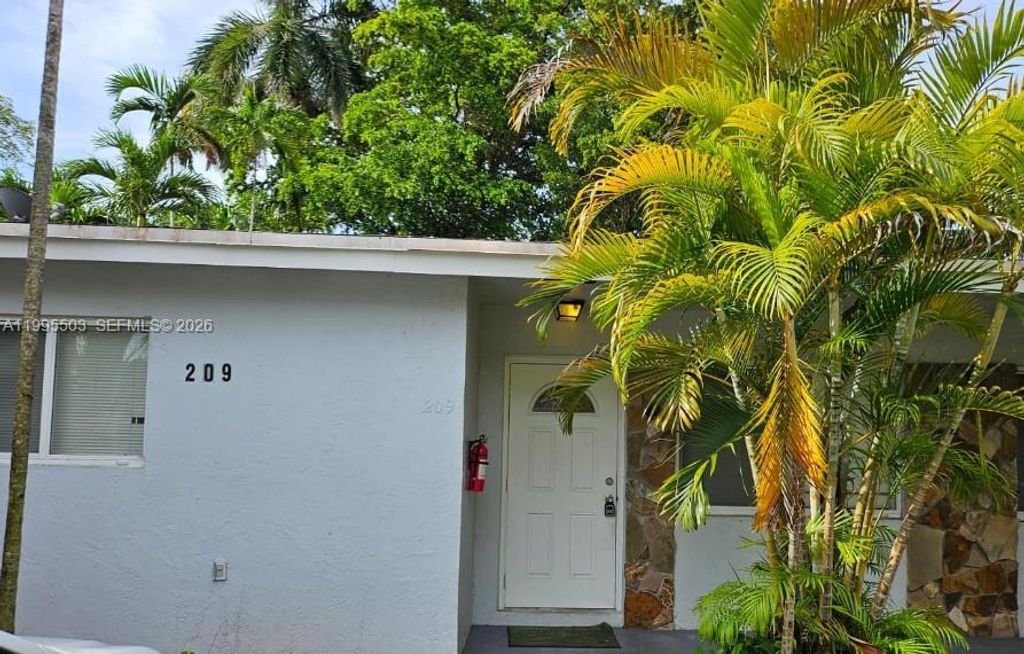Photo of 209 SW 9th St #209, Hallandale Beach, FL 33009 (MLS # A11995503)