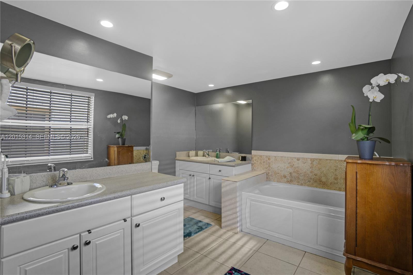 NOVA NORTH CONDOMINIUM 1 - Residential