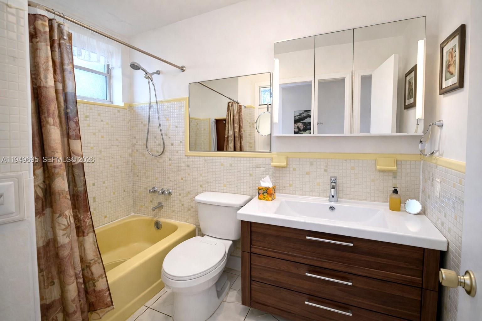 MAR-LEN GARDENS NO 12 COR - Residential