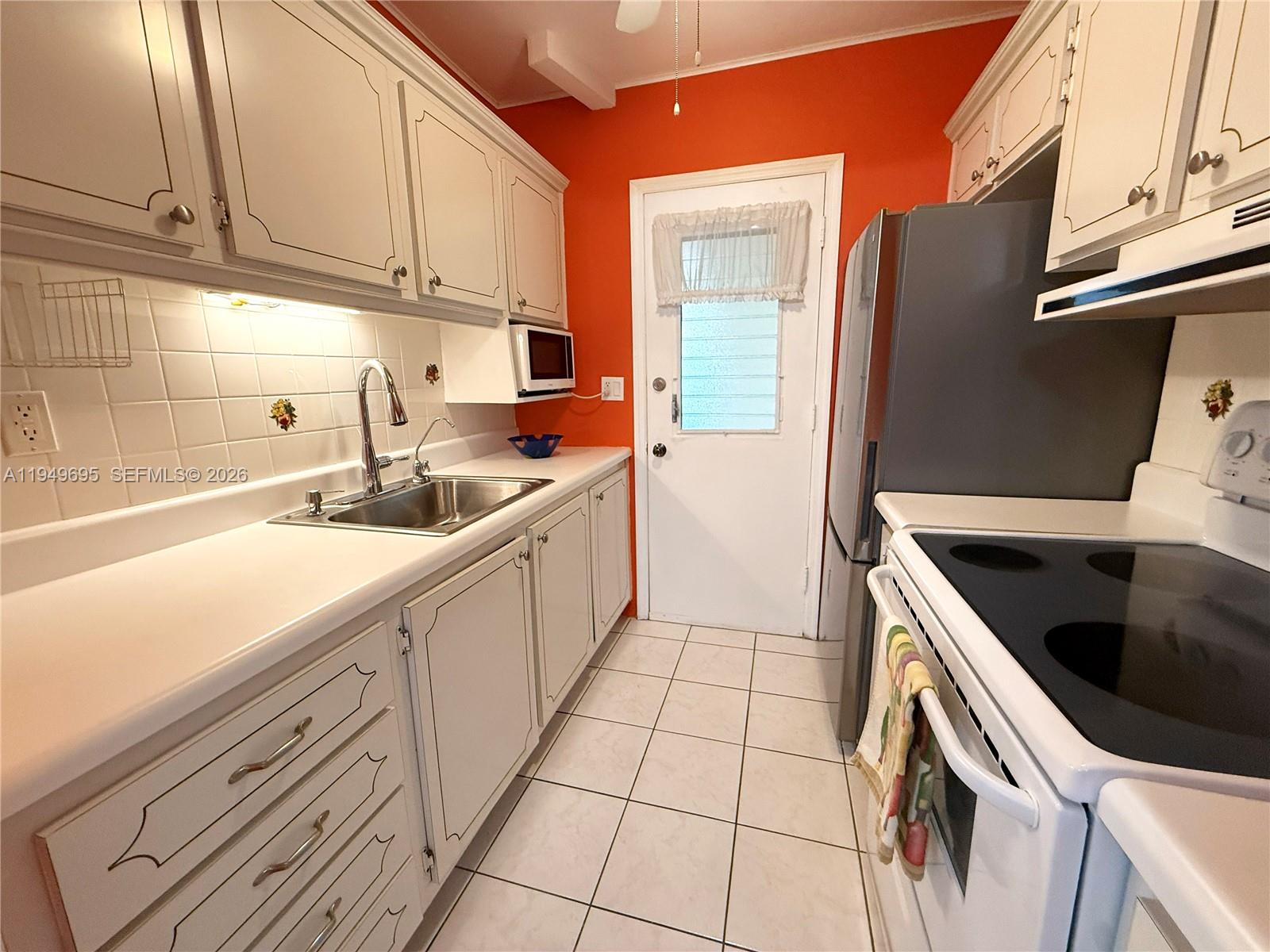 MAR-LEN GARDENS NO 12 COR - Residential