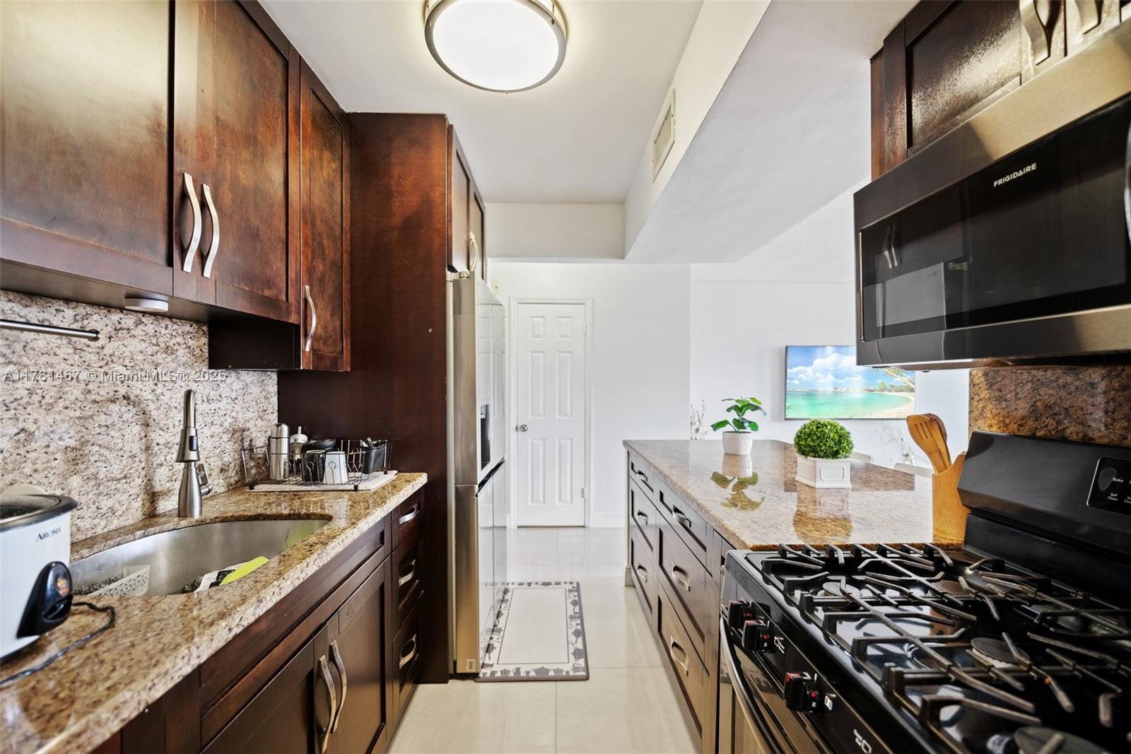 WESTLAND PLAZA GARDENS CO - Residential
