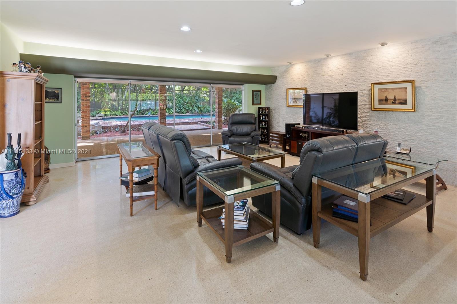 GARDEN MANOR 1ST ADD PB 68 - Residential