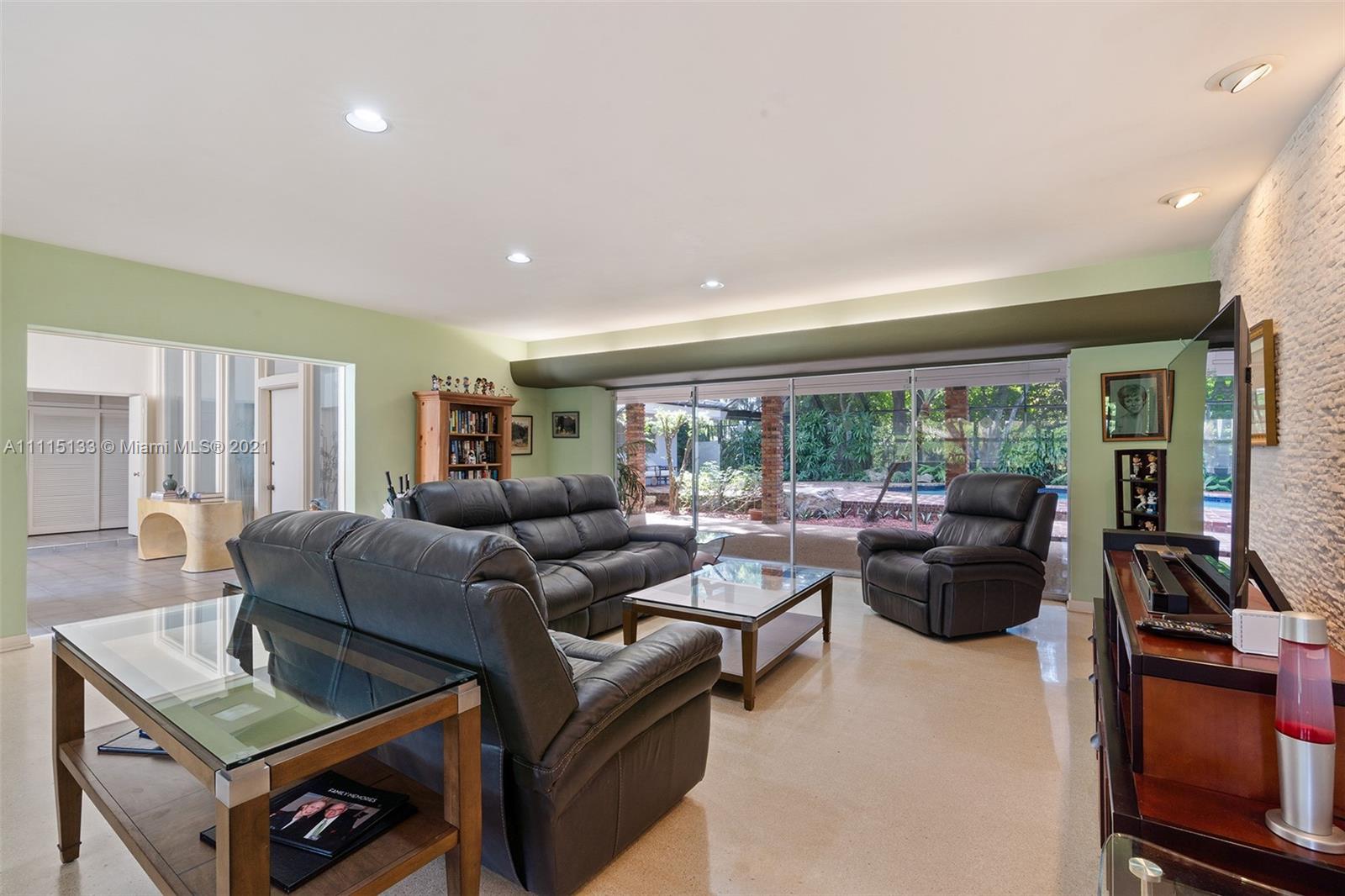 GARDEN MANOR 1ST ADD PB 68 - Residential