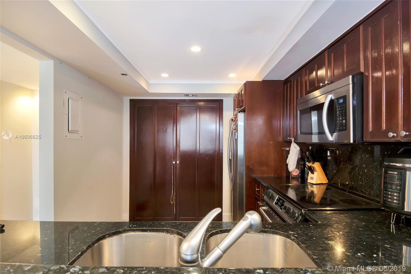 Venetian Condo - Residential Lease