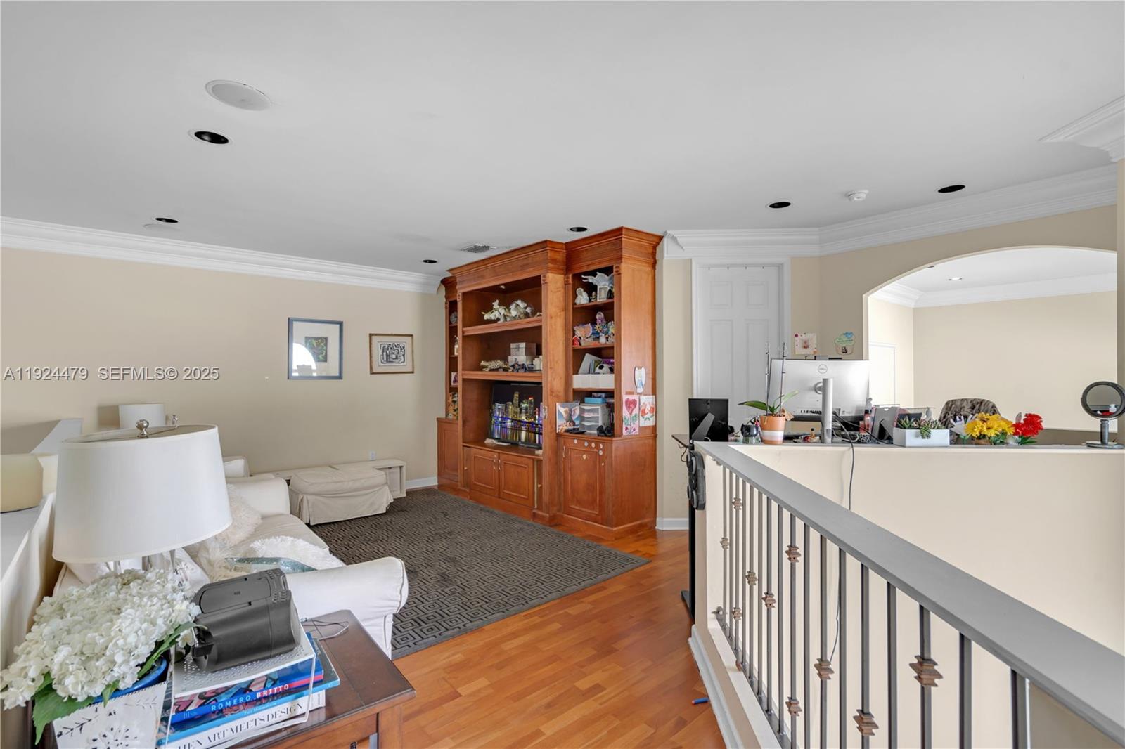 GOLDEN GATE ESTATES & MAR - Residential