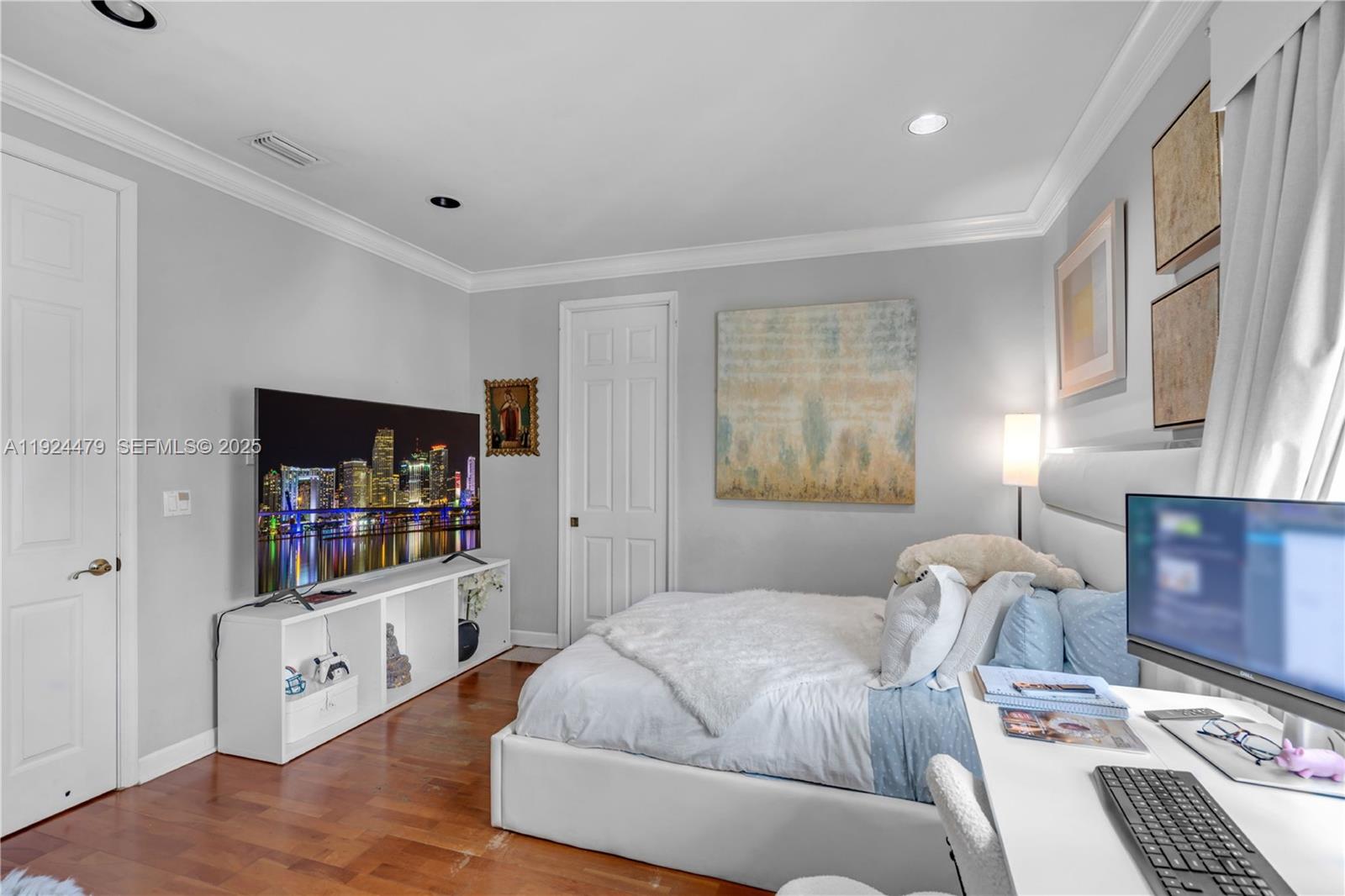 GOLDEN GATE ESTATES & MAR - Residential