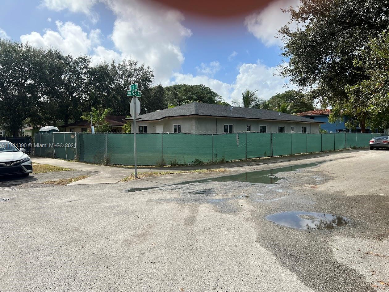 PINEWOOD PARK - Residential Income