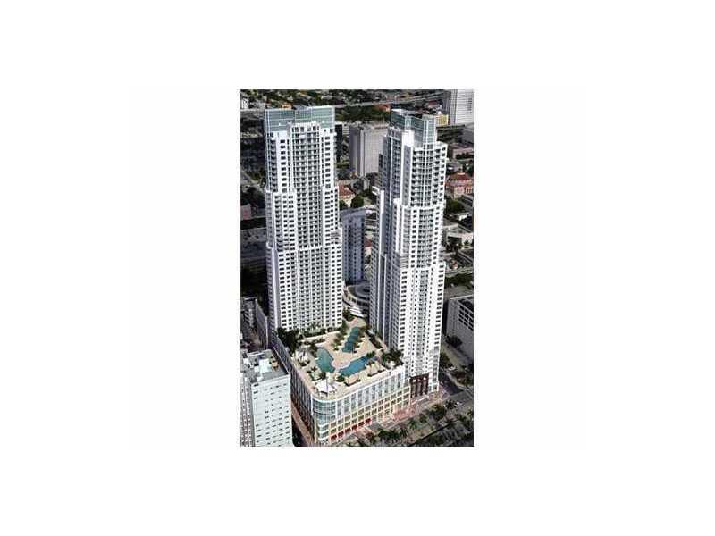 VERY LARGE ONE BEDROOM IN THE HEART OF DOWNTOWN MIAMI. ACROSS THE MIAMI RIVER FROM MARY BRICKELL VILLAGE. FROM VIZCAYNE IT IS ONLY MINUTES TO SOUTH BEACH, MIA AIRPORT, U OF M, JACKSON MEMORIAL HOSPITAL AND IS IN WALKING DISTANCE TO THE AMERICAN AIRLINES A RENA. THE UNIT OFFERS STAINLESS STEEL APPLIANCES, GRANITE COUNTER TOPS,AND A MARBLE BATH WITH A SPA TUB AND SHOWER. THE VIZCAYNE BLDG. OFFERS 4 POOLS, HEATH CLUB/SPA, CONFERENCE ROOMS AND BUSINESS CENTERS. A MUST SEE IF YOUR CONSIDERING MOVING TO MIAMI.