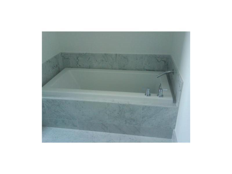 VIZCAYNE NORTH - Residential Lease