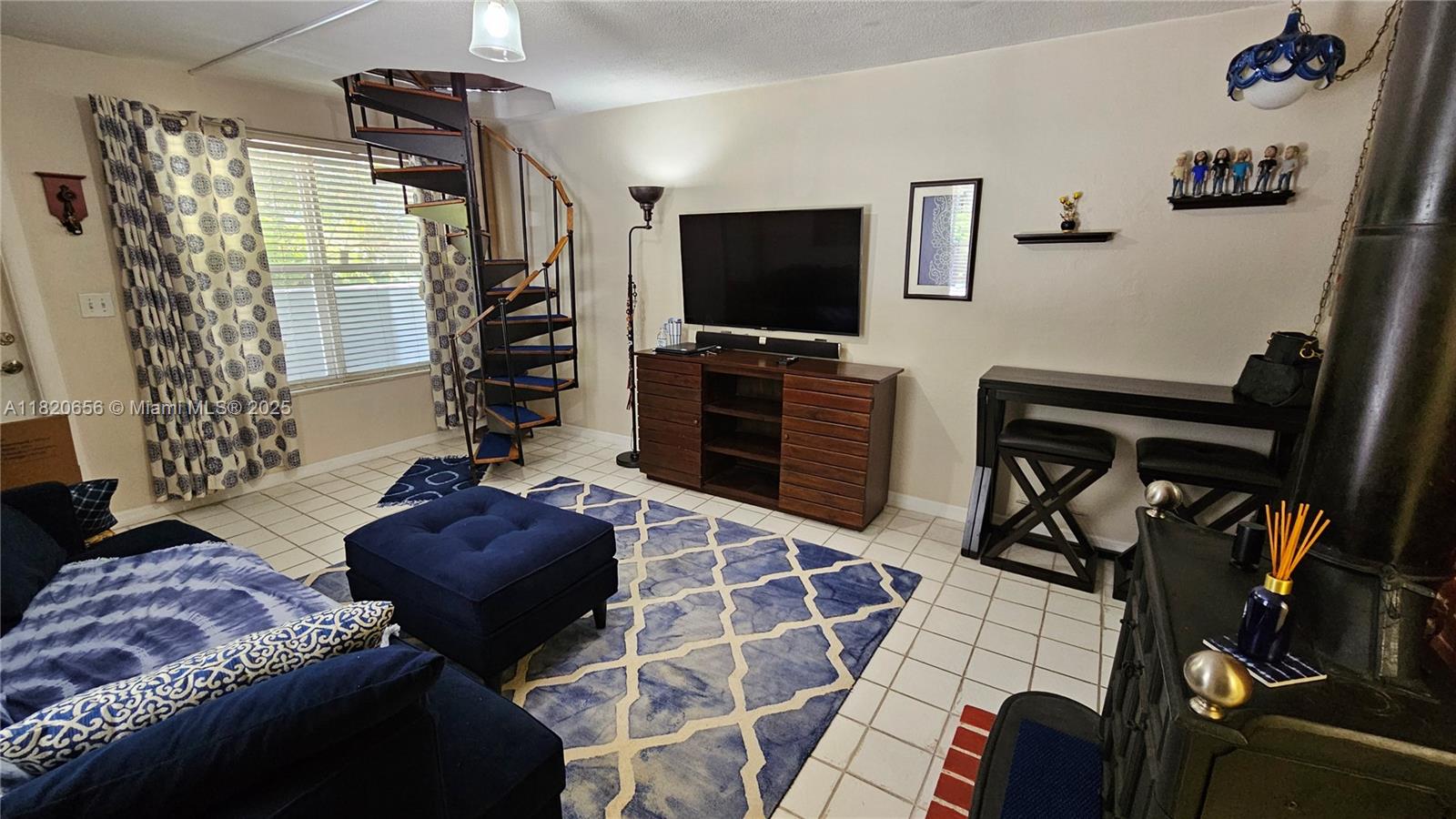 3025 Mary St 12