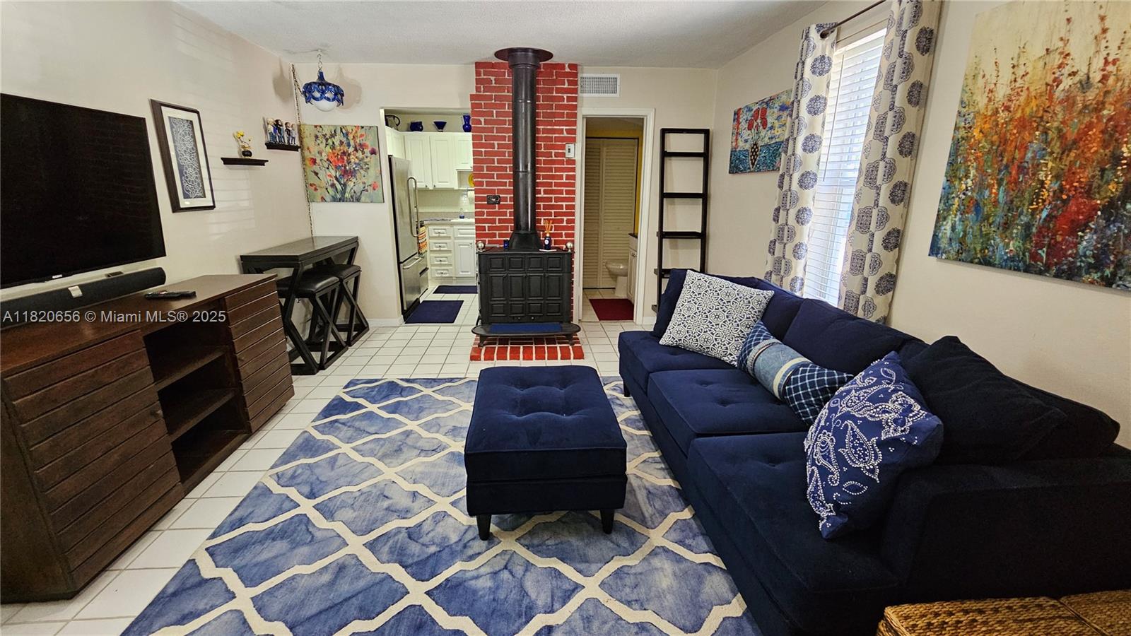 3025 Mary St 12