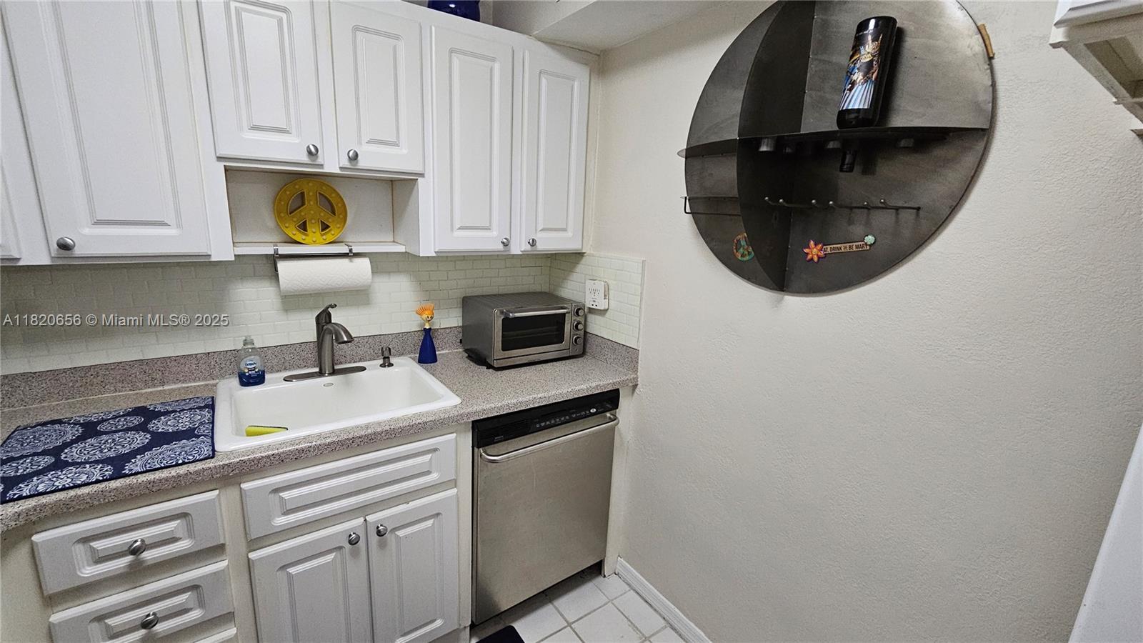 GROVE TOWNHOUSES CONDO - Residential