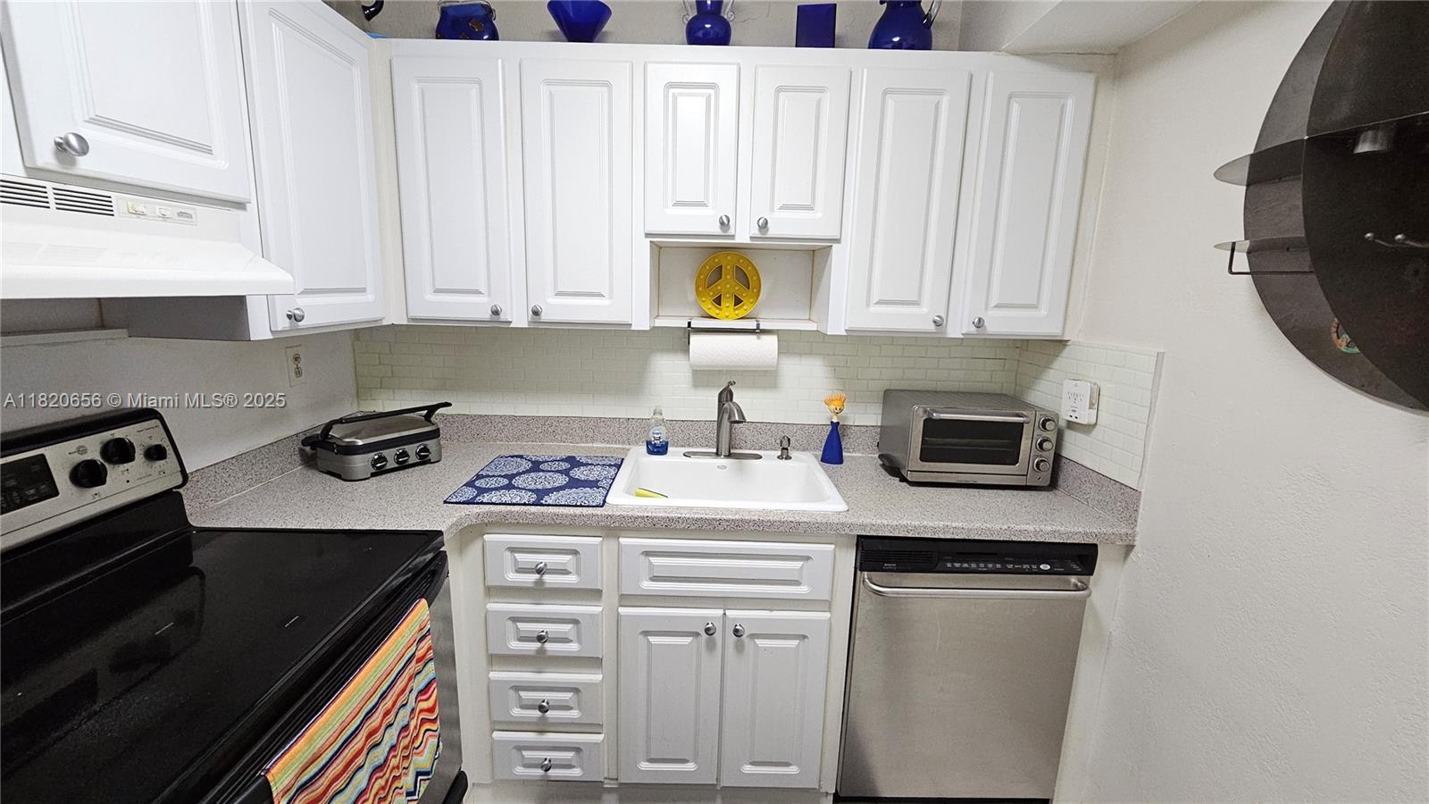 GROVE TOWNHOUSES CONDO - Residential