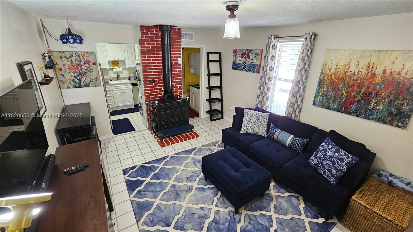 3025 Mary St 12