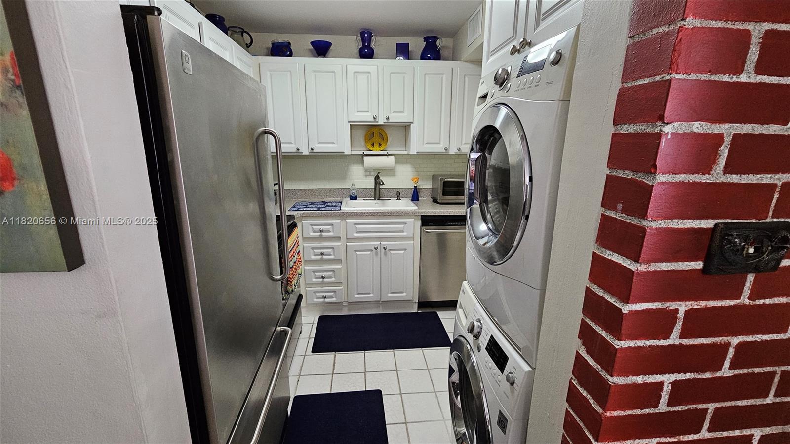 GROVE TOWNHOUSES CONDO - Residential