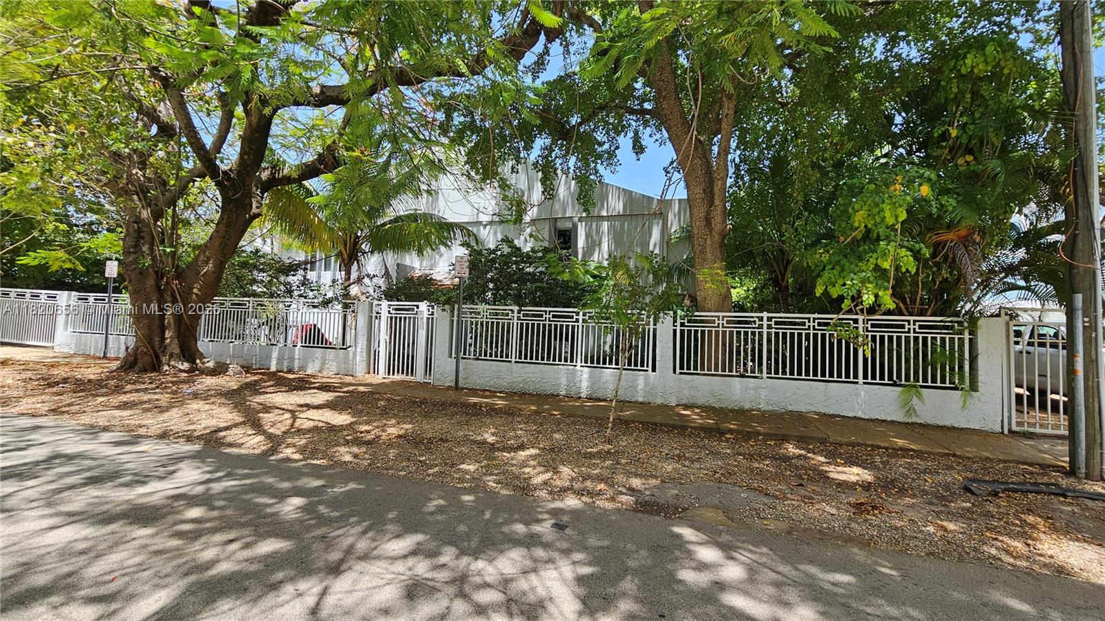 GROVE TOWNHOUSES CONDO - Residential