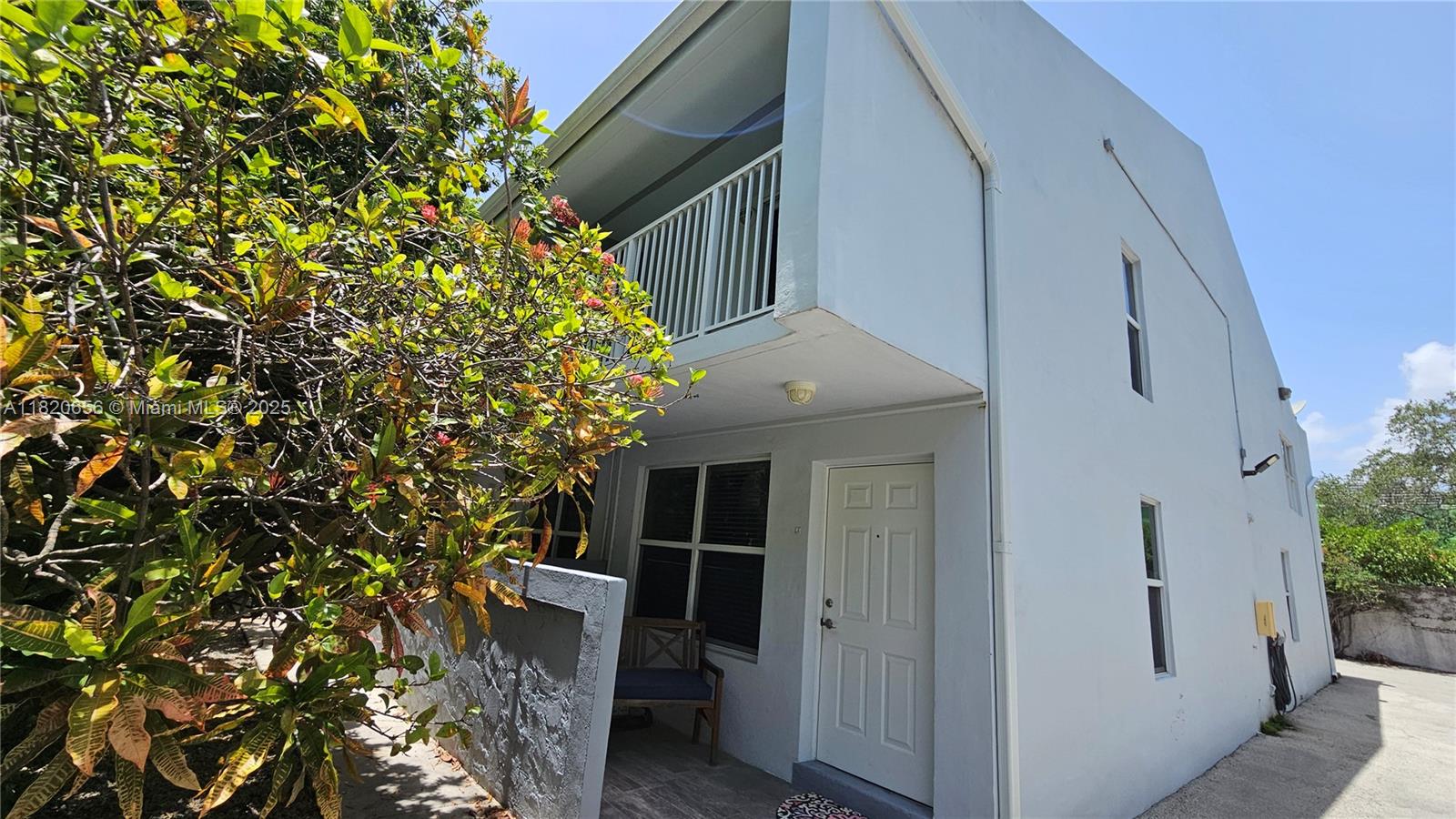 3025 Mary St 12