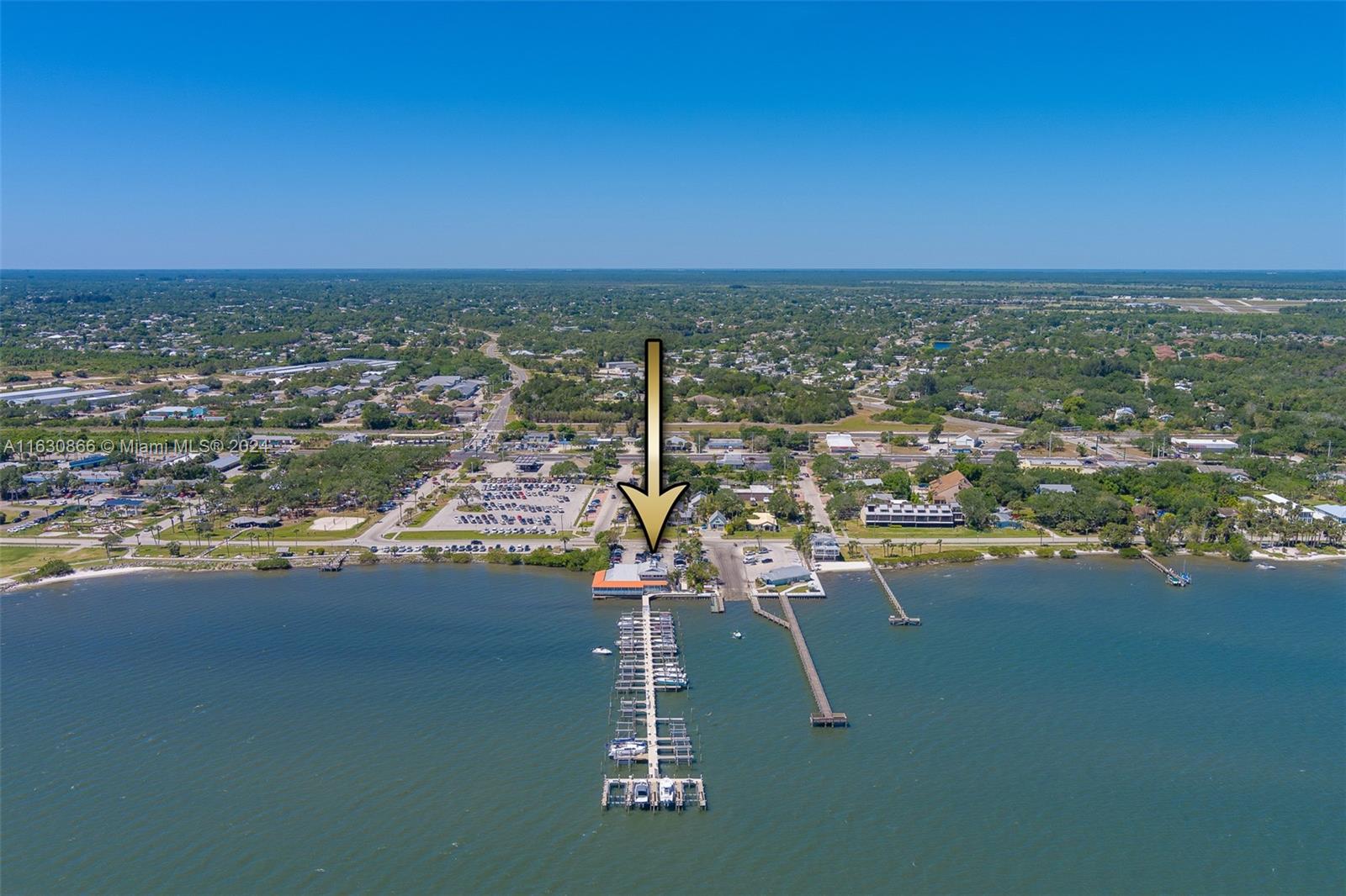 WATERFRONT RESTAURANT + MARINA. ONCE IN A LIFETIME OPPORTUNITY TO ACQUIRE PRIME WATERFRONT PROPERTY. Currently operating as a restaurant with a marina business, with potential for increased occupancy.
Rental Upside: Significant potential for increased rental income. Tenant in Place. Seating for 200 guests across 25 tables and 13 booths. Recently built marina located on the Indian River. The restaurant and marina boast prime waterfront setting offering breathtaking views of the Indian River. Adjacent to world famous beaches, less than 3 miles to Sebastian Inlet, no fixed bridge or speed restrictions. Positioned strategically and equipped with modern utilities, the marina caters to the modern requirements of boat owners, ensuring a seamless and comfortable experience.