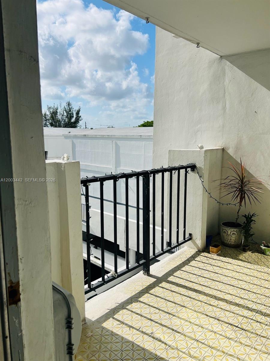 COMMODORE PLAZA CONDO - Residential