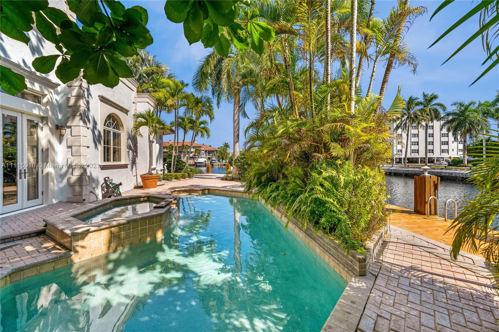 NAVARRO ISLE - Residential