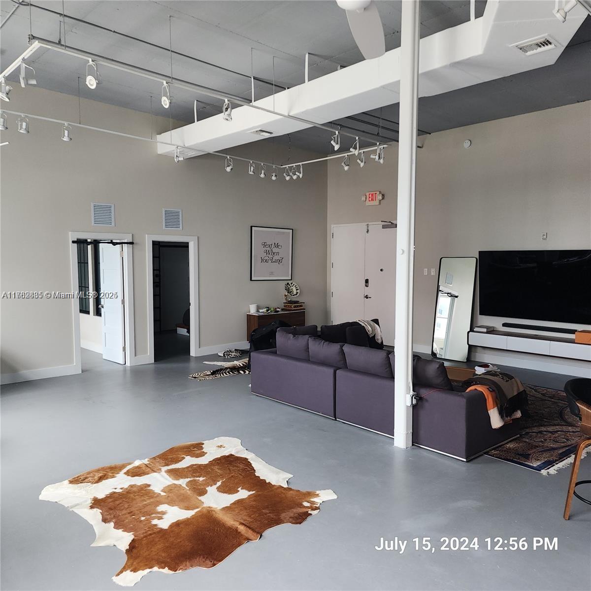 250 NW 23rd St 412