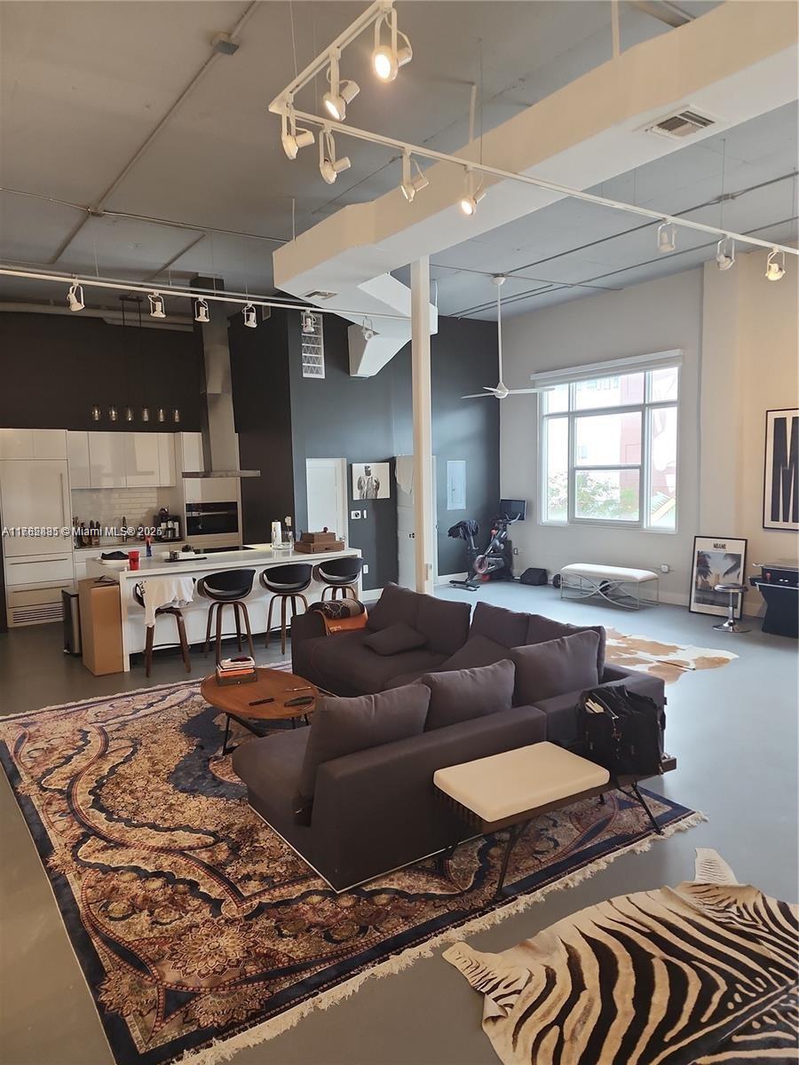 250 NW 23rd St 412