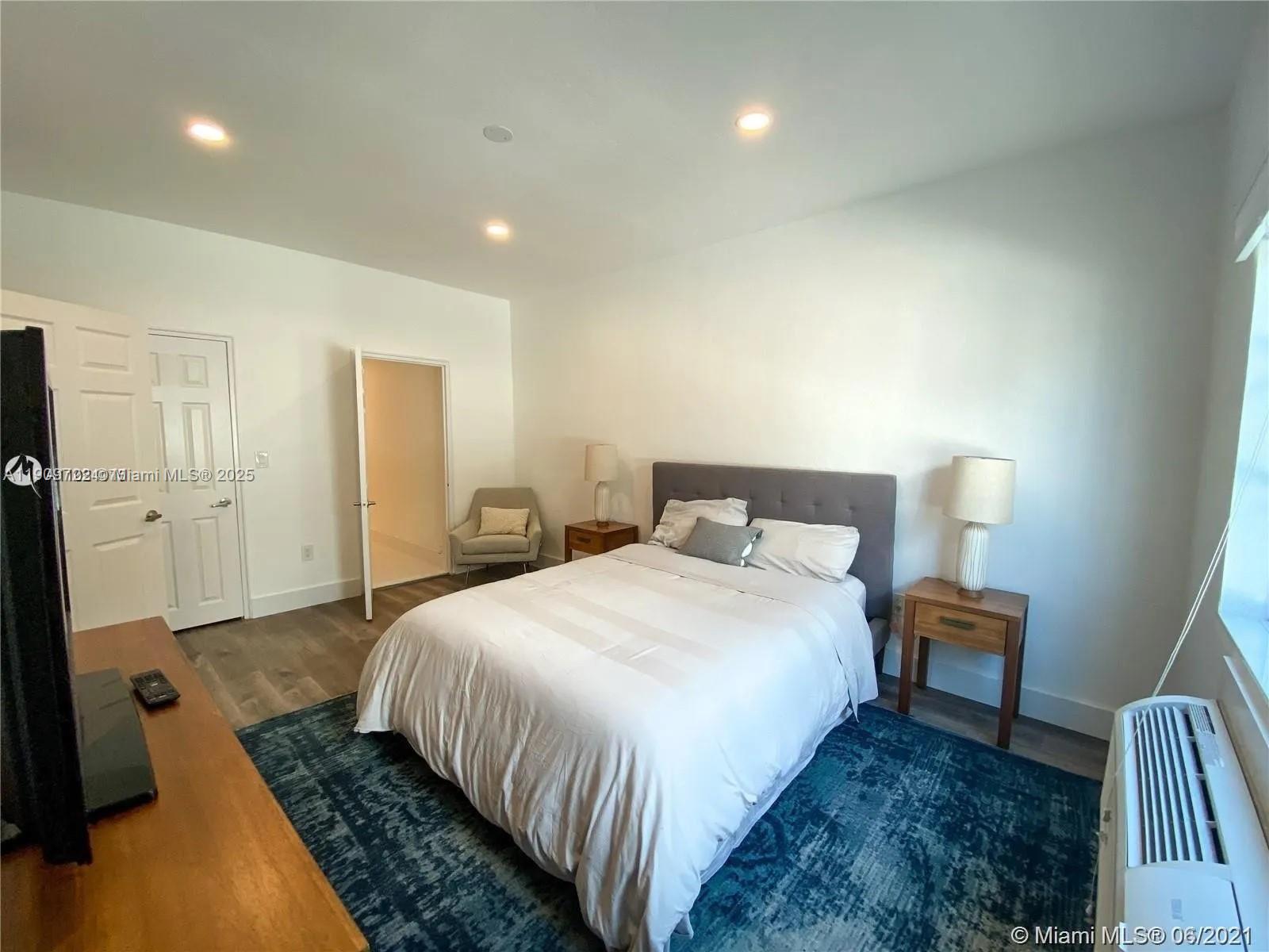 THE LOFTS AT COLLINS COND - Residential Lease