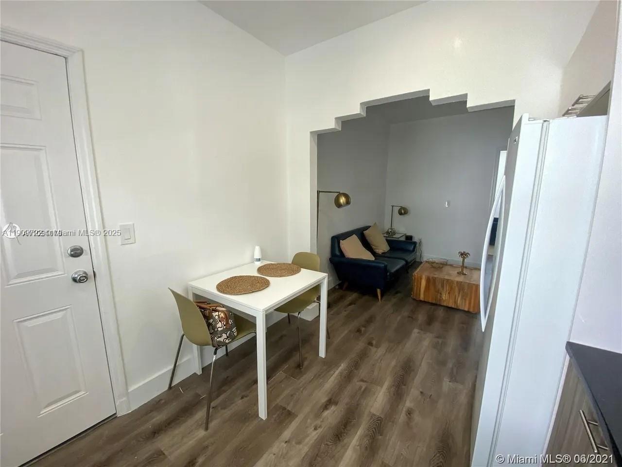 THE LOFTS AT COLLINS COND - Residential Lease