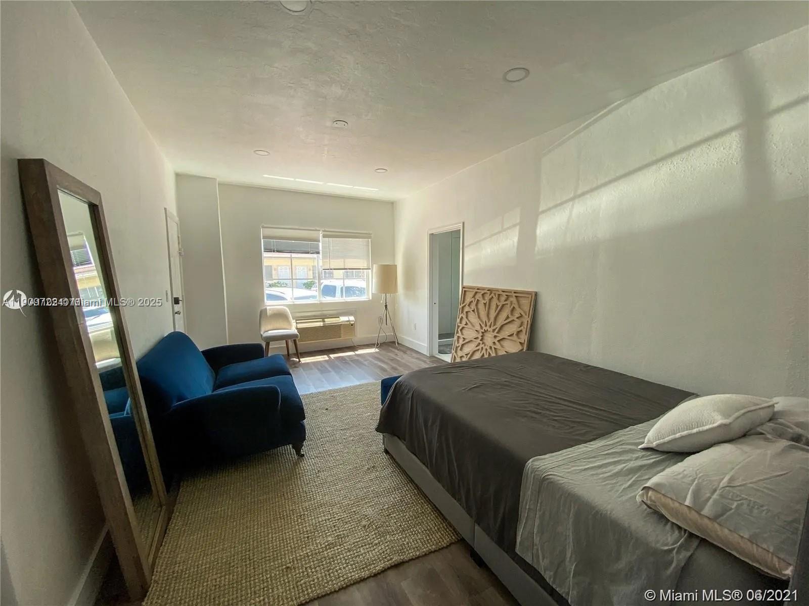 THE LOFTS AT COLLINS COND - Residential Lease