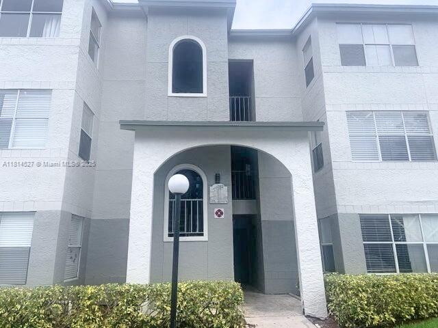Nice and Clean, Expansive 2bed/2bath unit on first floor, all new tile flooring, quiet gated community with great amenities. Full Size Washer & Dryer inside the unit, walk-in closets, central AC Amenities include security, 2 swimming pools, gym, tennis courts, recreational areas and more. Close to shopping centers and restaurants. Ponte verde is a resort style community. Minimum 650 Credit score required per the association. Please allow 2 weeks for HOA approval.
EASY TO SHOW Vacant on Lockbox- Please use Showing time-
Max 2 (two) pets allowed, max weight is 25 lbs per pet. No aggressive breeds. $150.00 pet registration fee