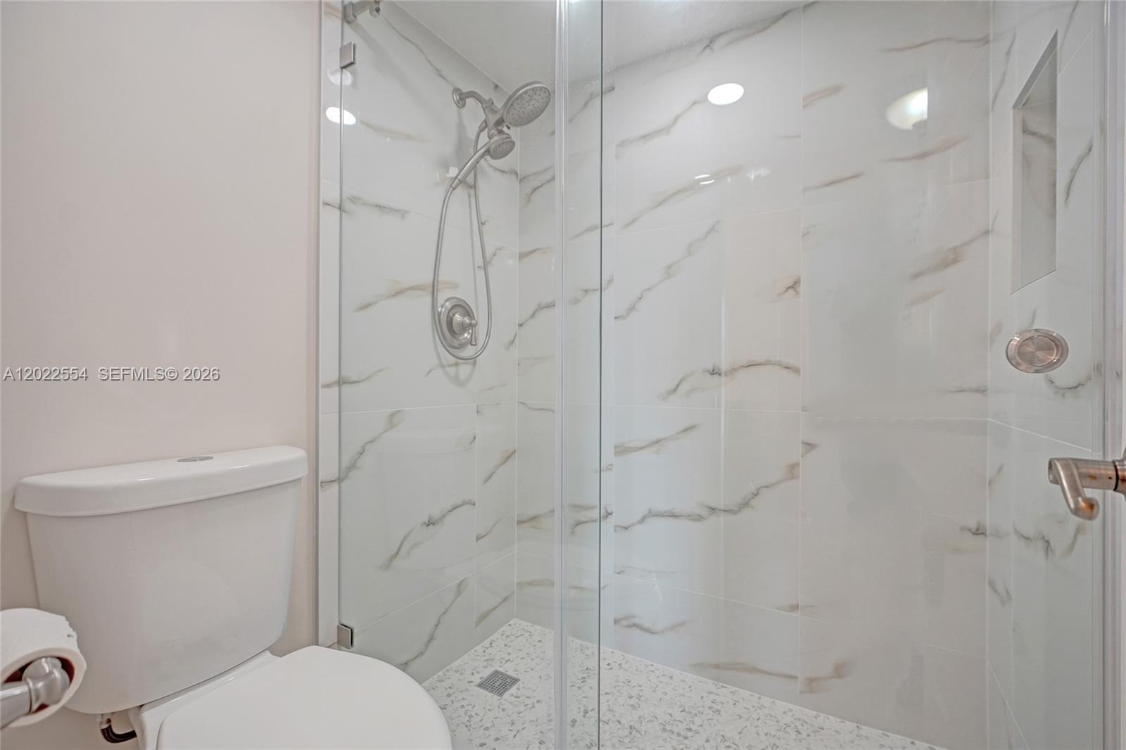 BISCAYA IV CONDO - Residential Lease