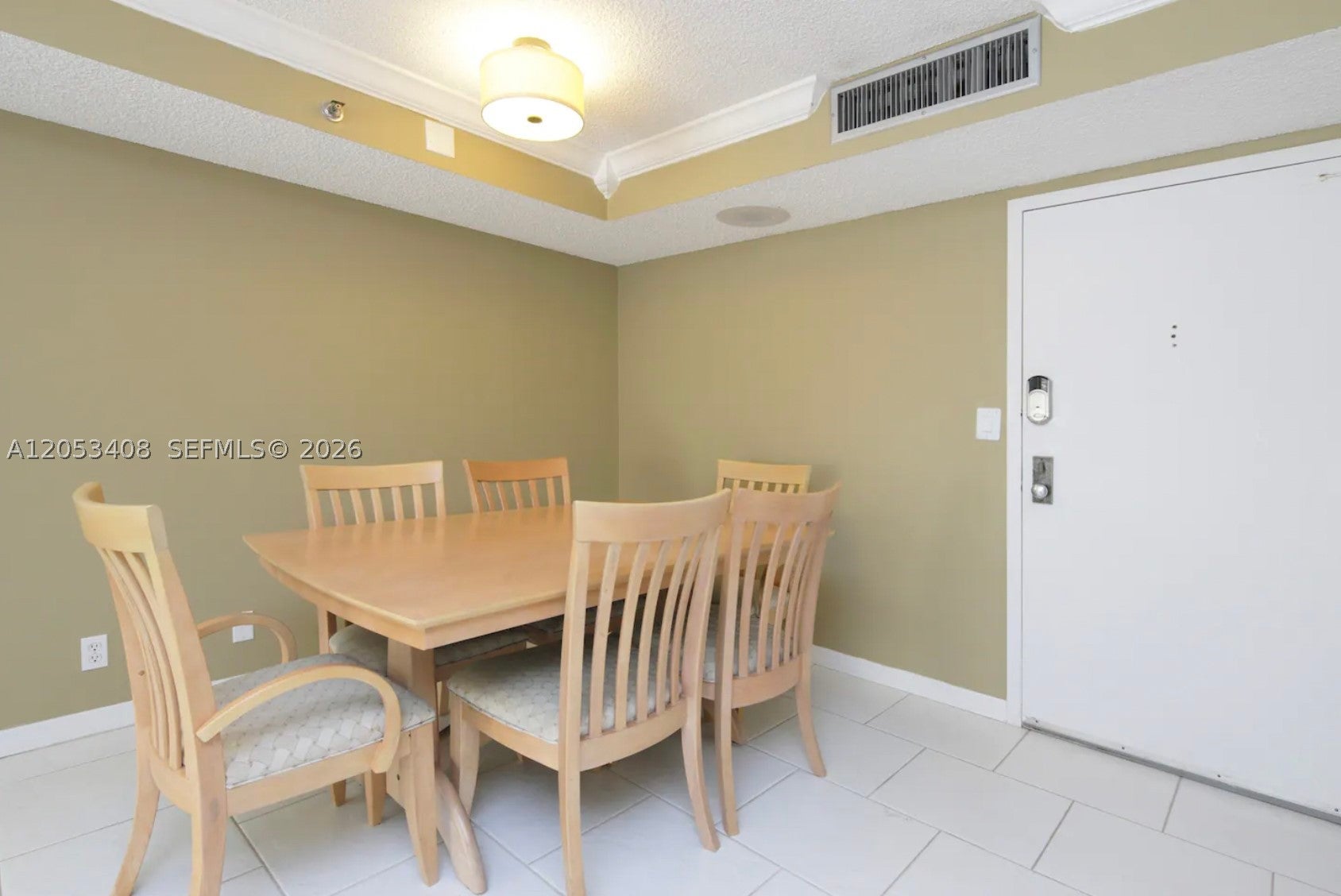 2625 Collins Ave 320