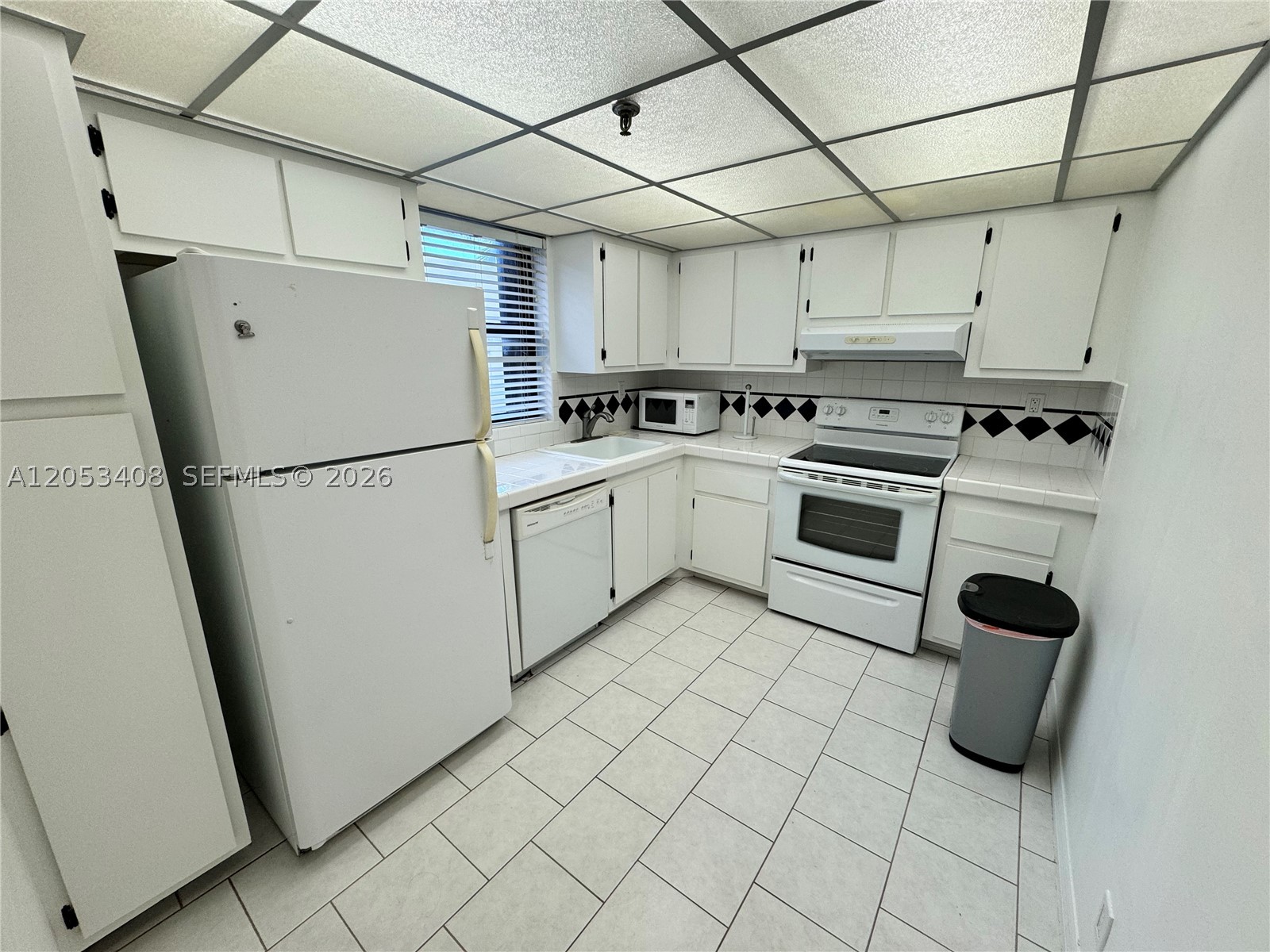 2625 Collins Ave 320