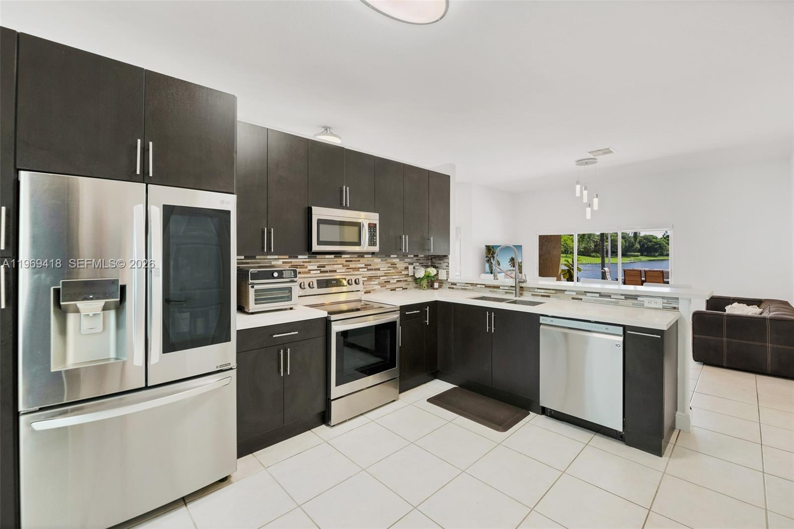 SAPPHIRE POINTE - DIAMOND - Residential