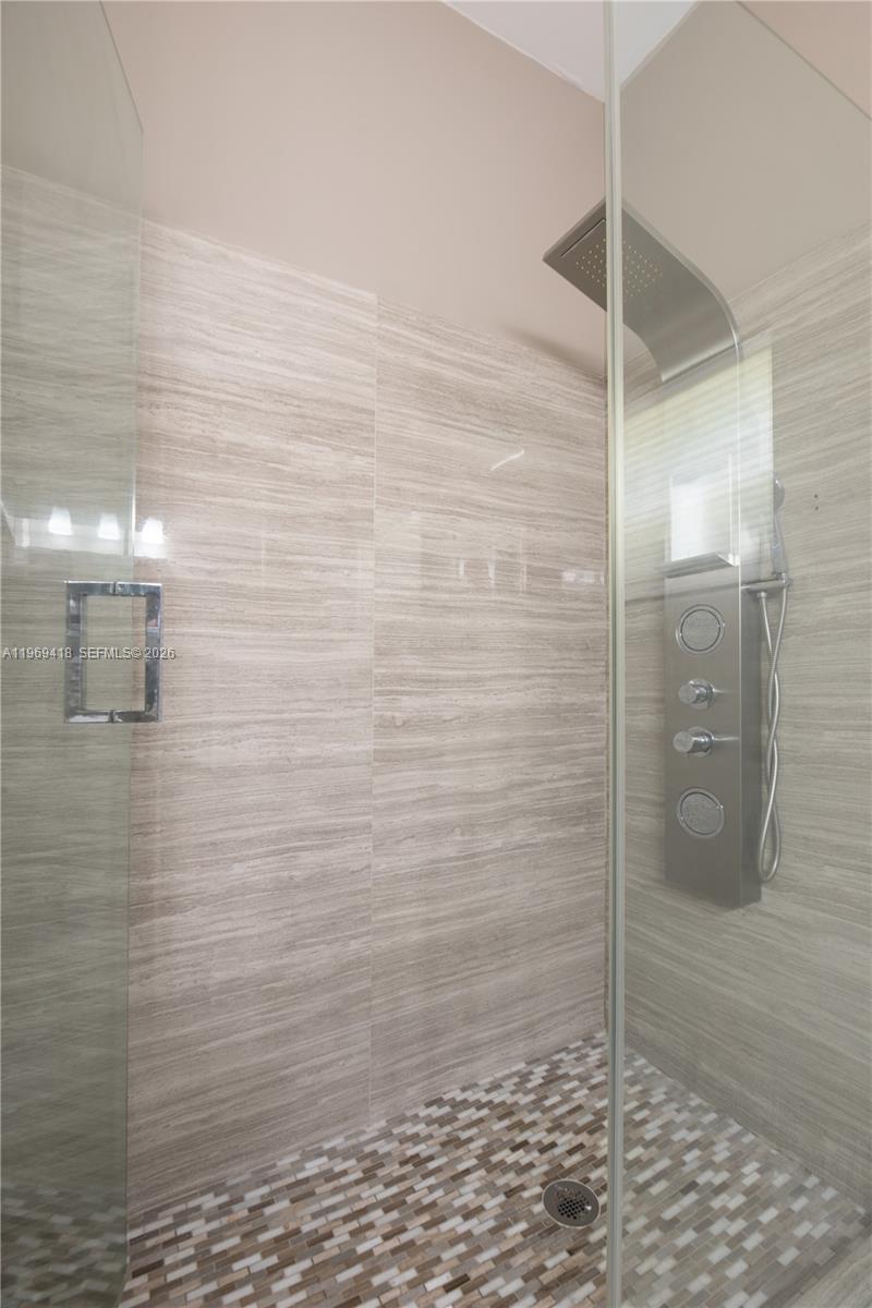 SAPPHIRE POINTE - DIAMOND - Residential