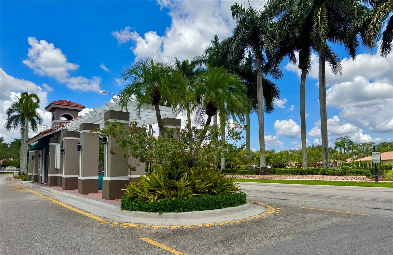 SAPPHIRE POINTE - DIAMOND - Residential