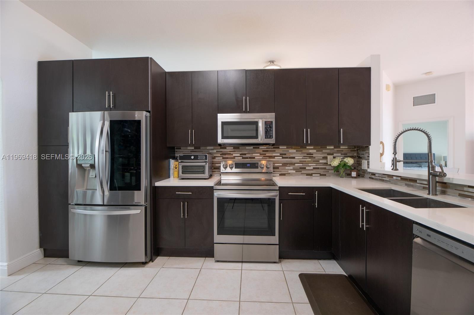 SAPPHIRE POINTE - DIAMOND - Residential