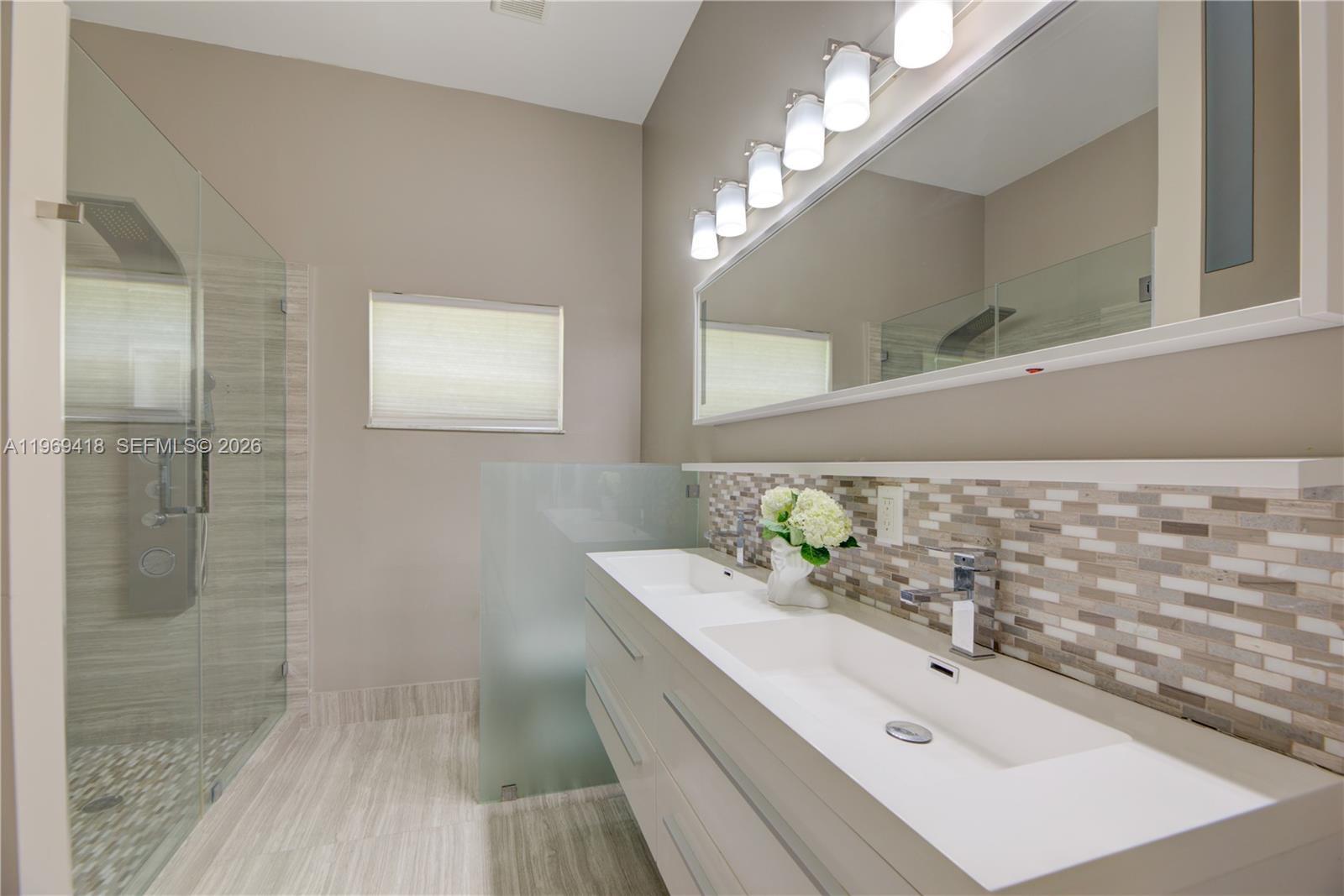 SAPPHIRE POINTE - DIAMOND - Residential