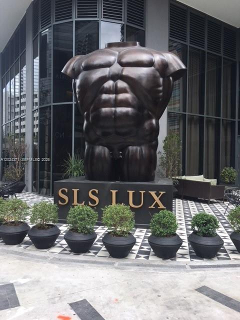 SLS LUX - Residential Lease
