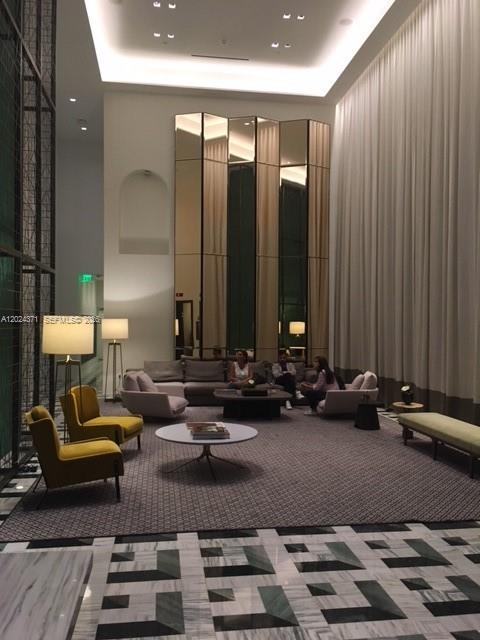 SLS LUX - Residential Lease