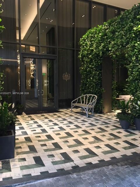 SLS LUX - Residential Lease