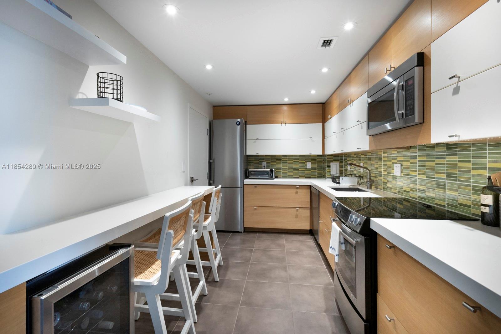 GABLES WATERWAY TOWERS CO - Residential