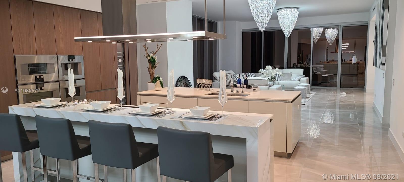 TURNBERRY OCEAN CLUB - Residential