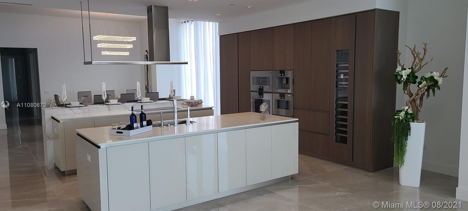 TURNBERRY OCEAN CLUB - Residential