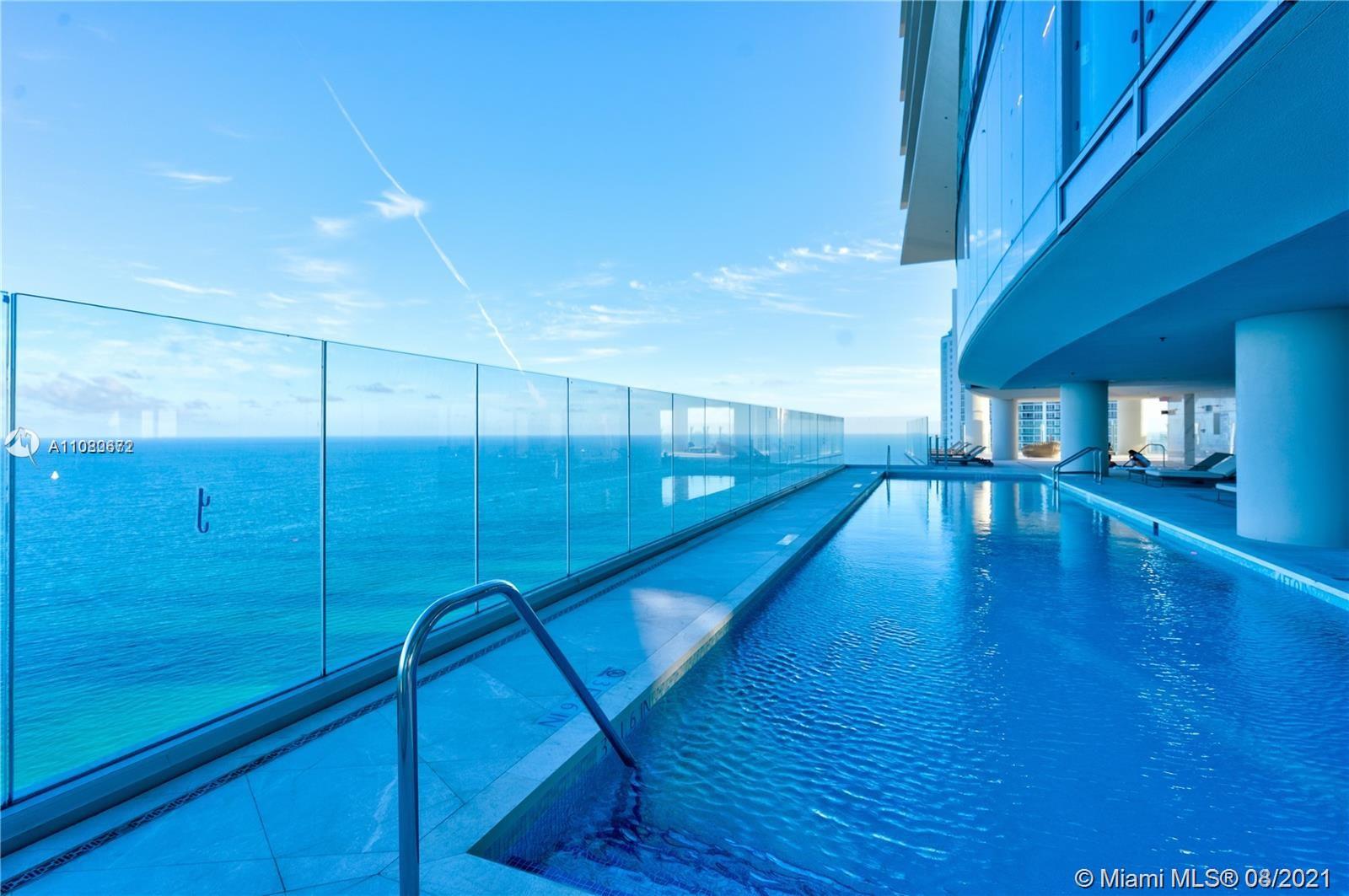 TURNBERRY OCEAN CLUB - Residential