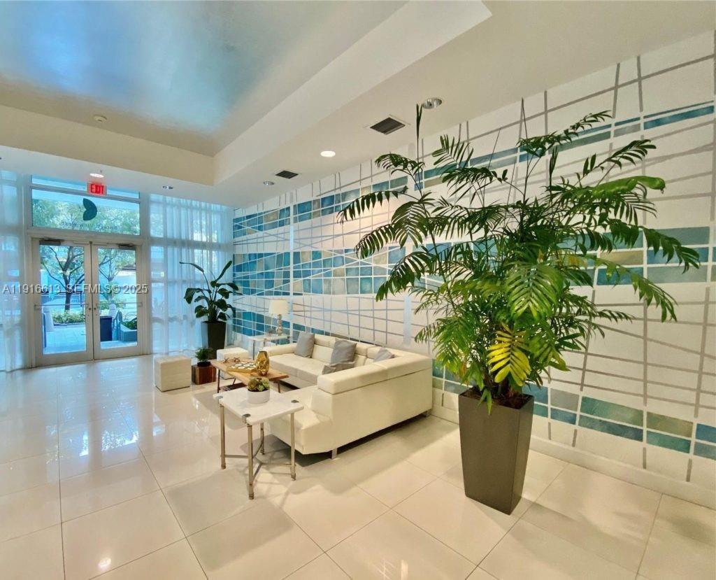 1723 SW 2nd Ave PH09